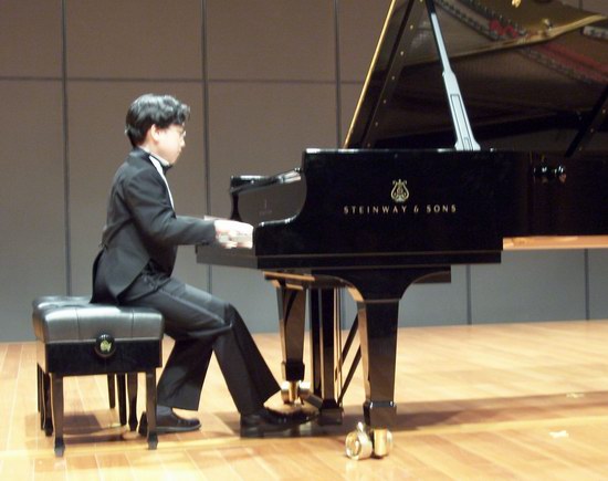 音樂小精靈韓聞放參演愛與樂公益鋼琴音樂會_影音娛樂_新浪網